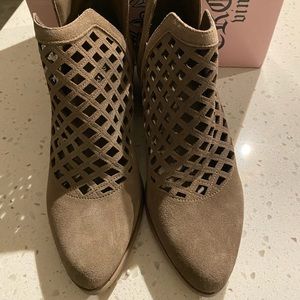 Crown Vintage Taupe Suede Bootie Size 7